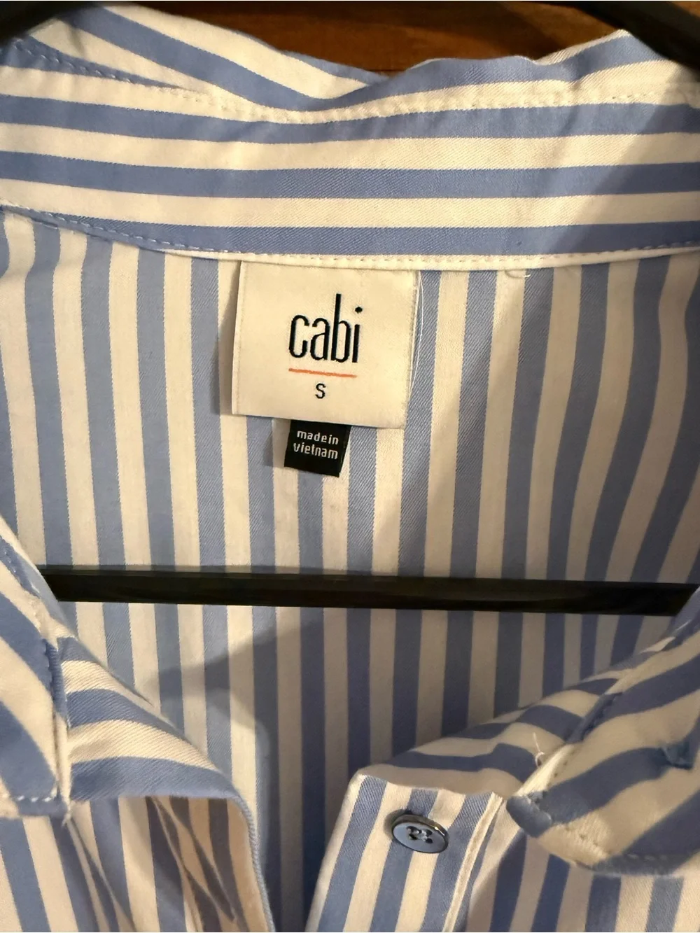 Cabi Dress Up shirt Spring 2025 - Picture 5 of 6